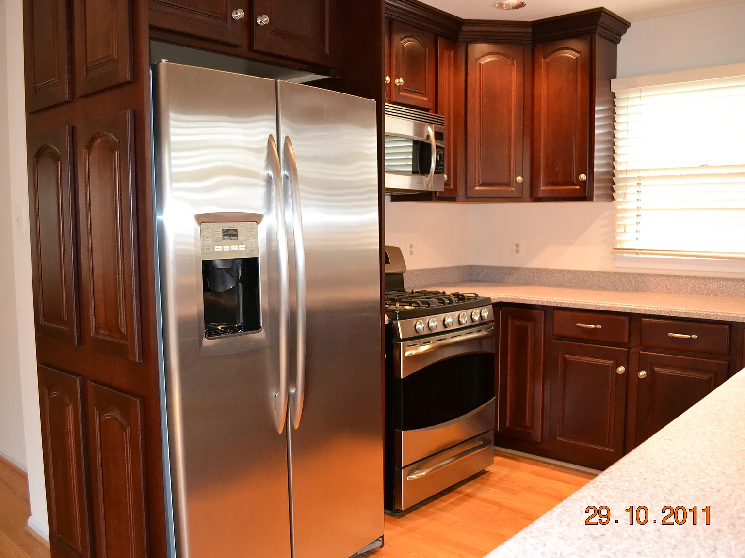 3 bed, 3.5 bath, 2100 sqft, $950 — Photo 4