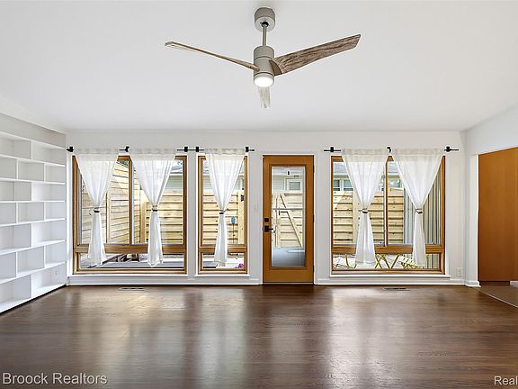 5th image of 1411 W Farnum Ave