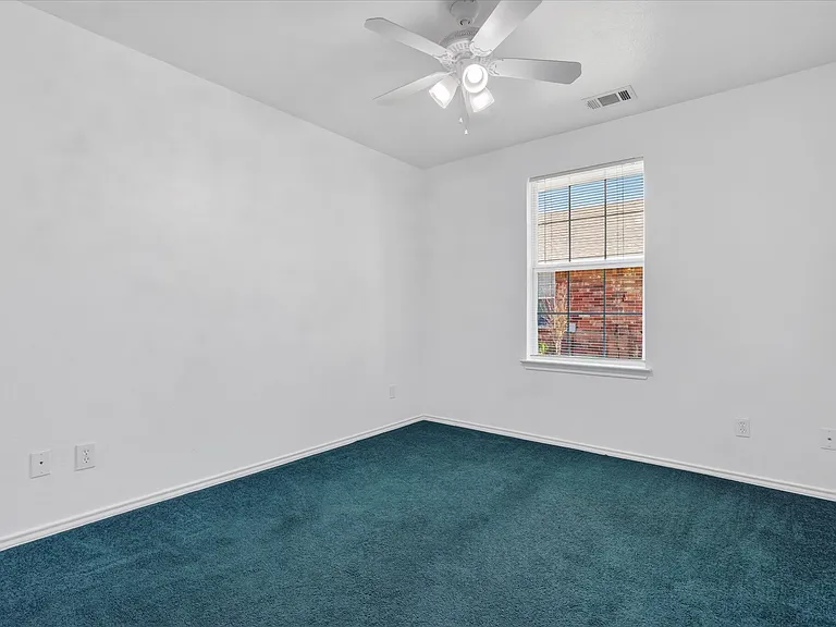 509 W Cedar St — Photo 9