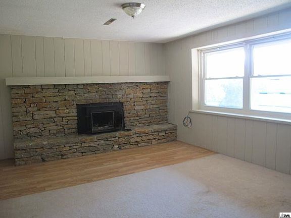 3rd image of 28557 W 88th St