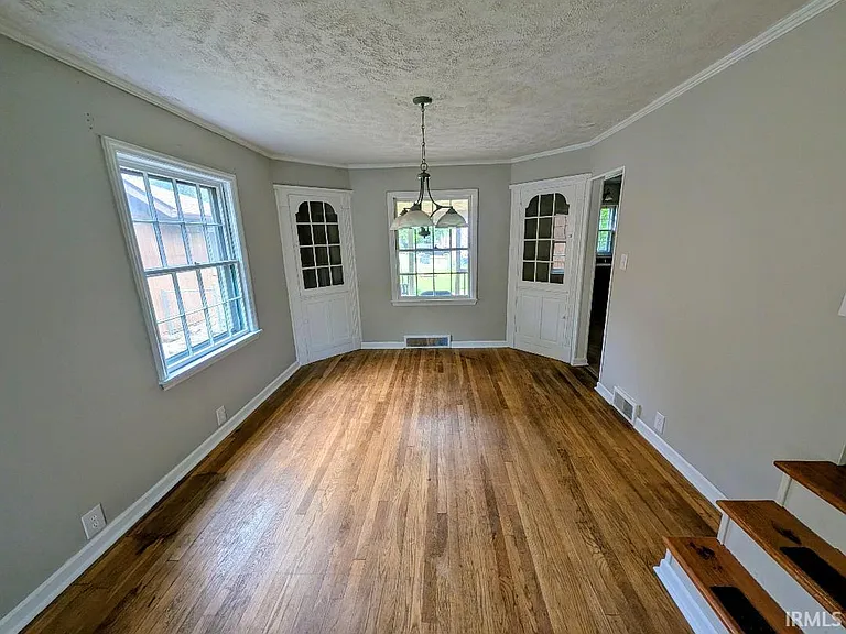 636 W University Ave — Photo 6