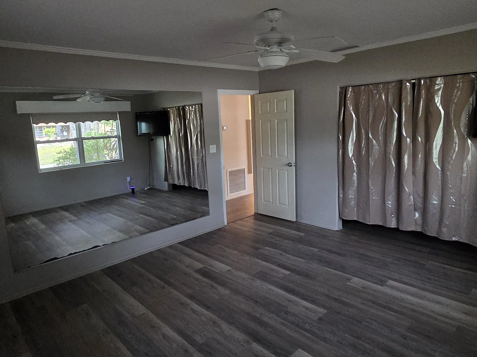 3056 Browning St — Photo 3
