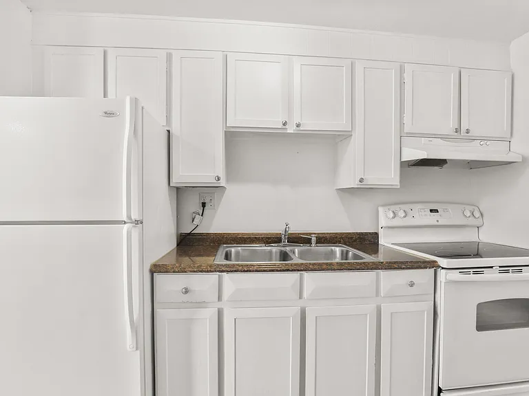 Camelot Apartments — Photo 20