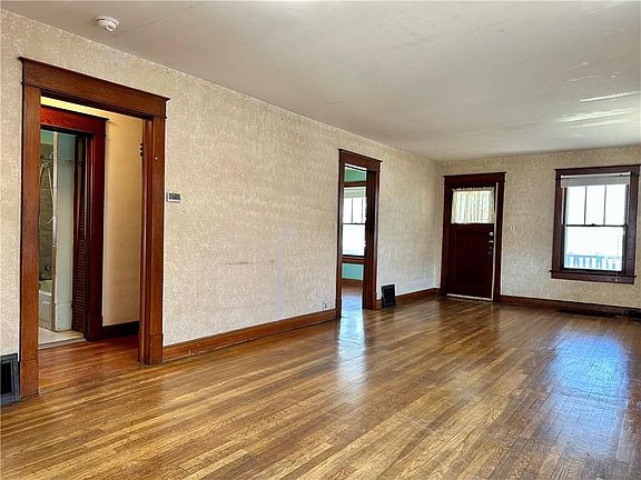 5th image of 2215 Elizabeth Ave