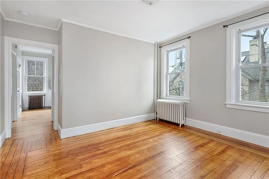 3 bed, 1.0 bath, 900 sqft, $3,200 — Photo 2