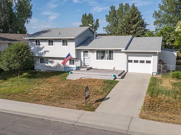 4th image of 951 Riverbend Dr