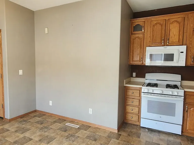 2116 Thompson Dr — Photo 20