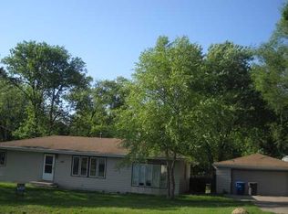 1011 County Line Rd, Des Moines, IA 50320