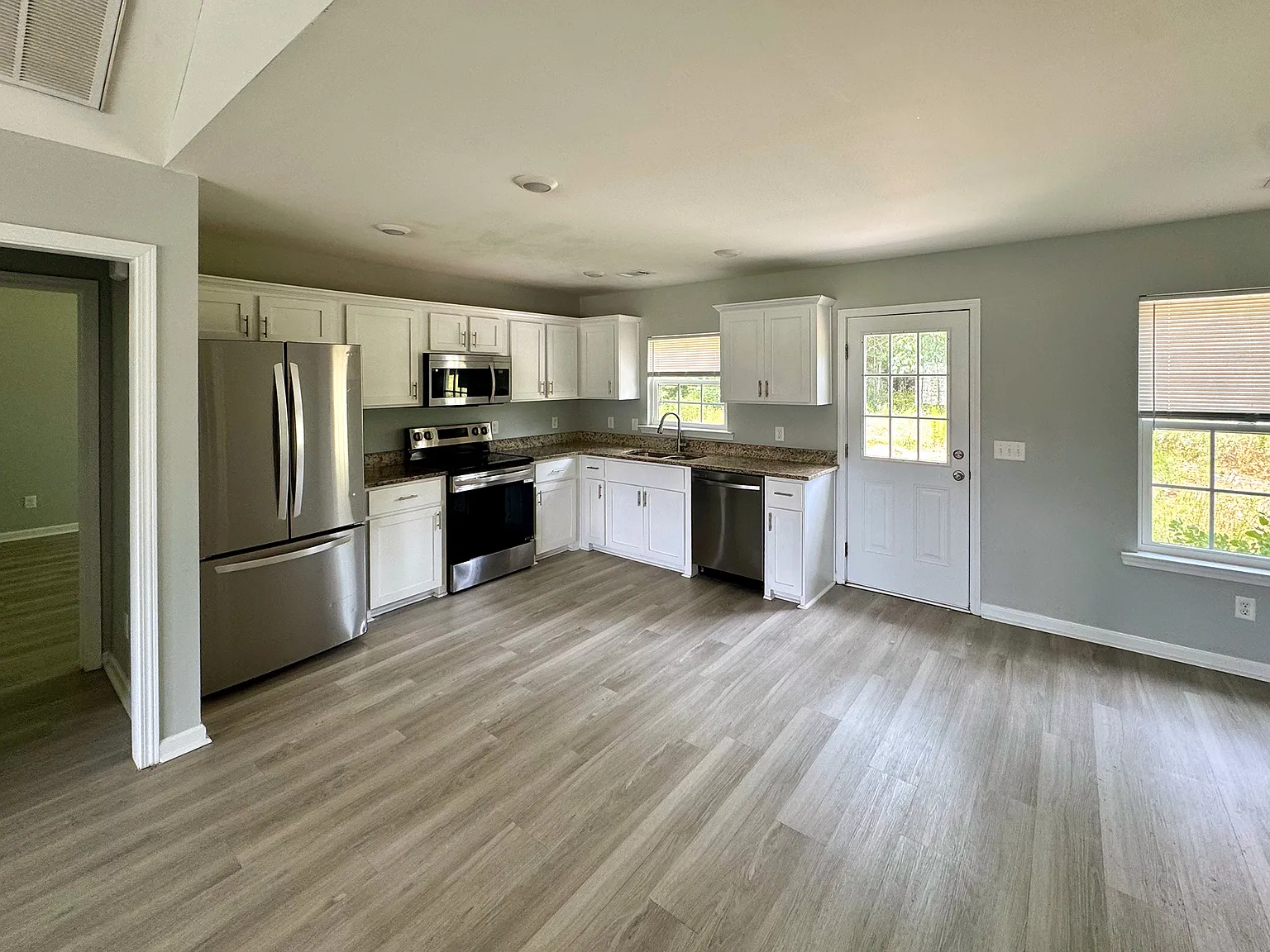 4 bed, 1500 sqft, $2,350 — Photo 2