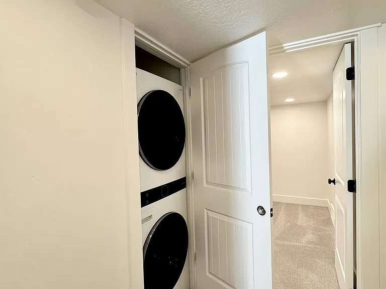 698 S Lake View Dr #B — Photo 13