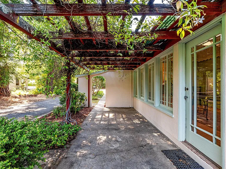 742 Austin Ave — Photo 40