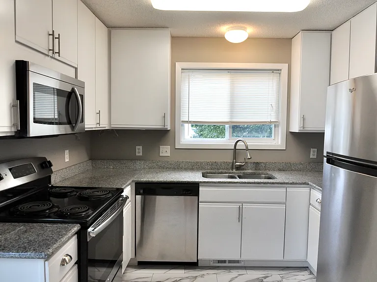 15511 Float Ln — Photo 1