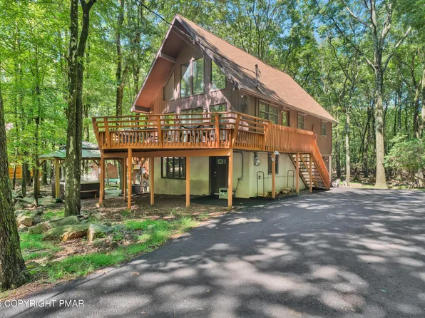 24 Wood St, Lake Harmony, PA 18624