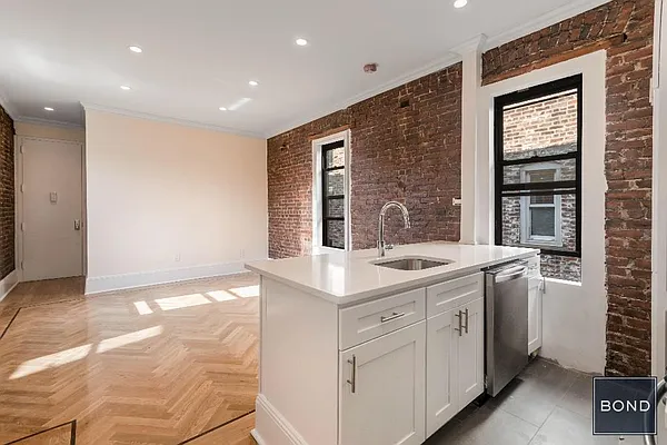 Rented by Bond New York | media 24