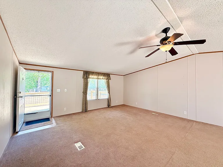 203 Lost Forest Rd — Photo 4