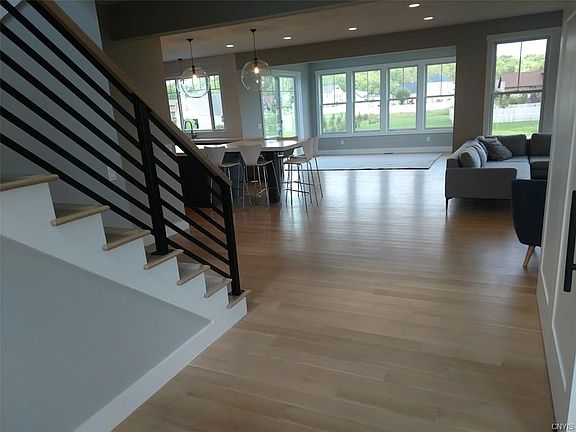 4th image of 8280 Sugarland Dr