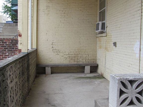 3rd image of 904 Spruce St Rear 1R