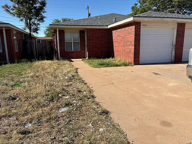 1921 S Loop 289 — Photo 3