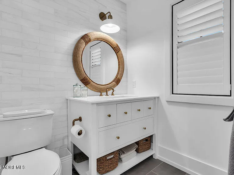 802 1st Ave — Photo 25