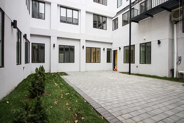 Rented by Nooklyn NYC LLC | media 4