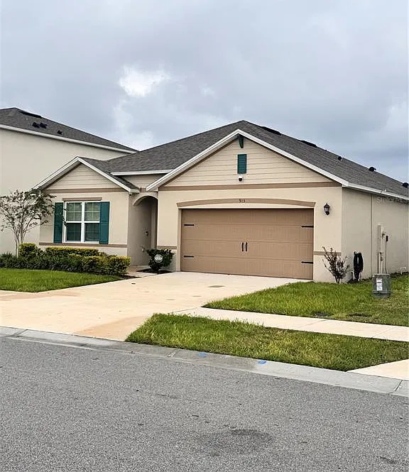 4 bed, 2.0 bath, 1828 sqft, $2,400 — Photo 2