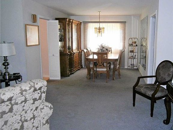 2nd image of 68 Lexington Ave