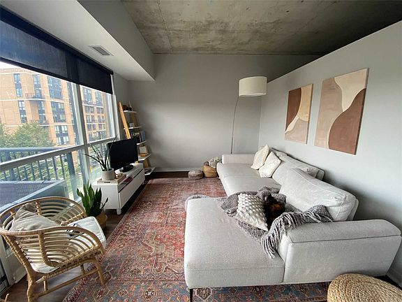 2nd image of 833 King St W #511