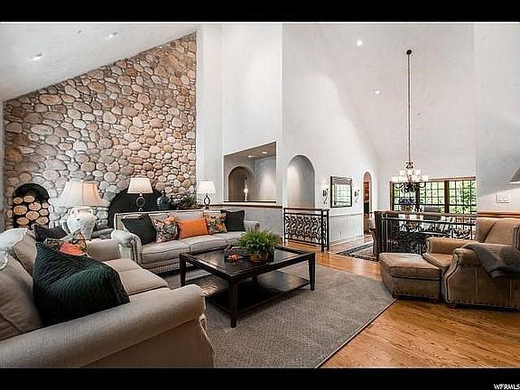 5th image of 2525 Bear Hollow Dr
