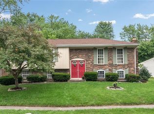 7722 Cambridge Dr, Fishers, IN 46038