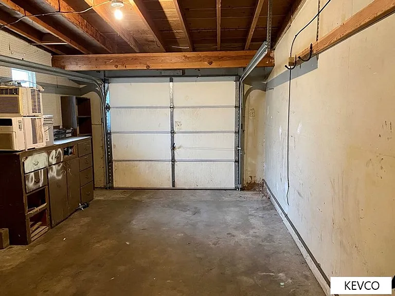 711 W Prospect Rd — Photo 19