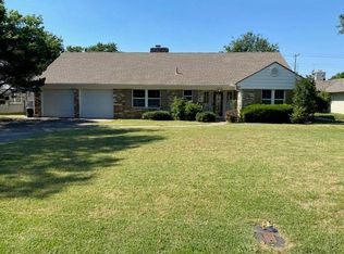 1713 Drakestone Ave, Nichols Hills, OK 73120