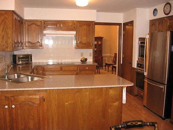 4th image of 2305 Cliffside Dr