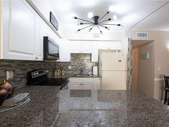 5th image of 1235 S Highland Ave #5707