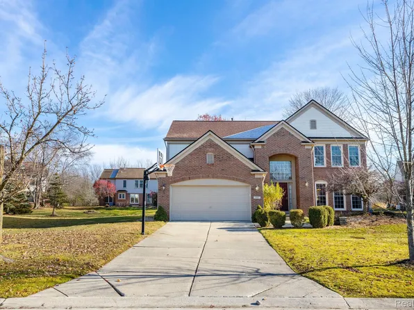 1957 Midchester Dr, West Bloomfield, MI 48324
