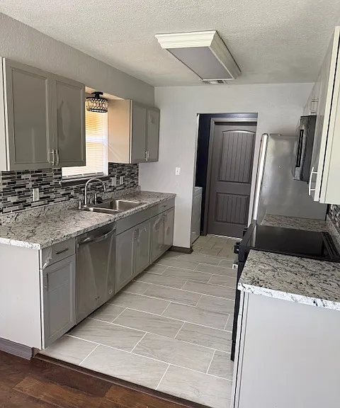 1708 Harding Ave — Photo 4