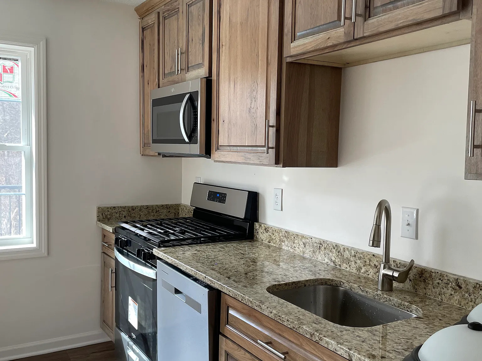 3 bed, 2.5 bath, $2,700 — Photo 3