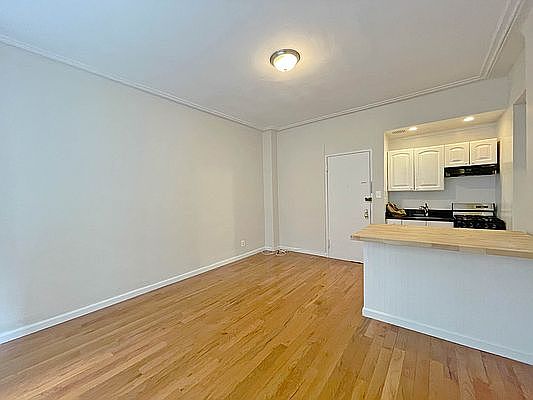 2nd image of 11 E 32nd St APT 4A
