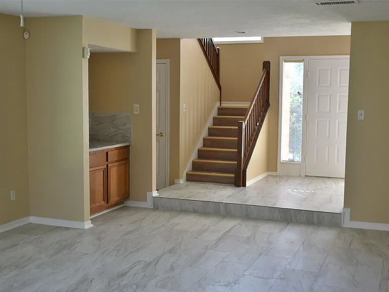 2930 Colony Dr — Photo 3