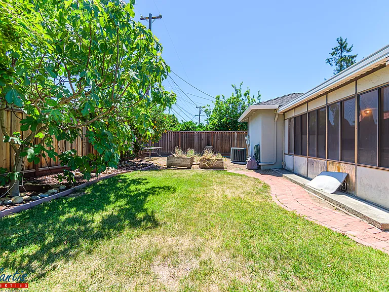 1520 San Joaquin Ave — Photo 14