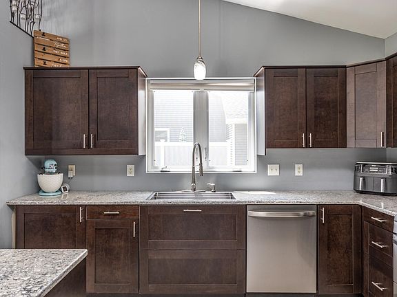 5th image of 75 Jacob Ave