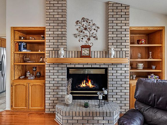 4th image of 3735 Applewood St