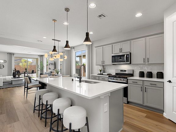 5th image of 3108 Alicia Rd NE