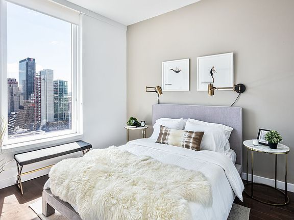 3rd image of 515 W 36th St APT 35B