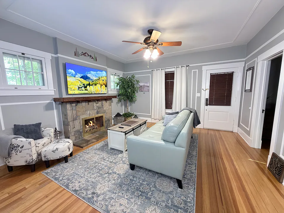 1326 E Platte Ave
