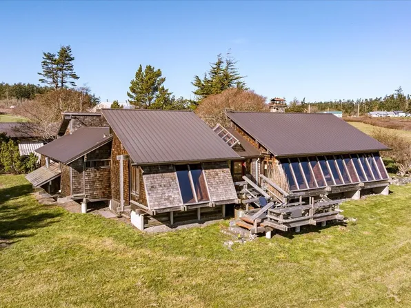 1083 S Fort Casey Rd, Coupeville, WA 98239
