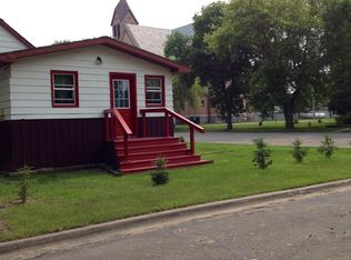 600 N 3rd St, Strasburg, ND 58573