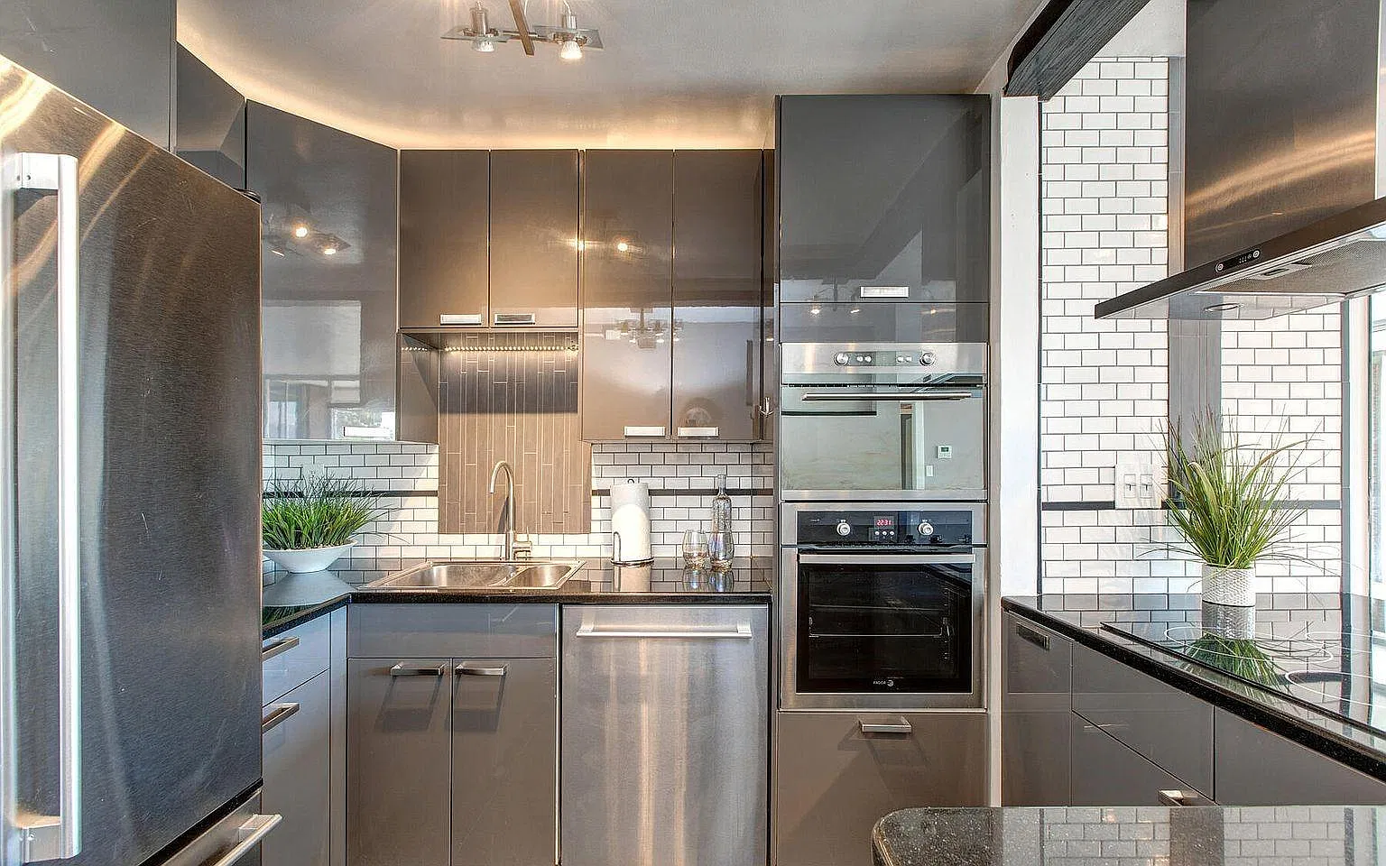 2 bed, 933 sqft, $1,780 — Photo 3