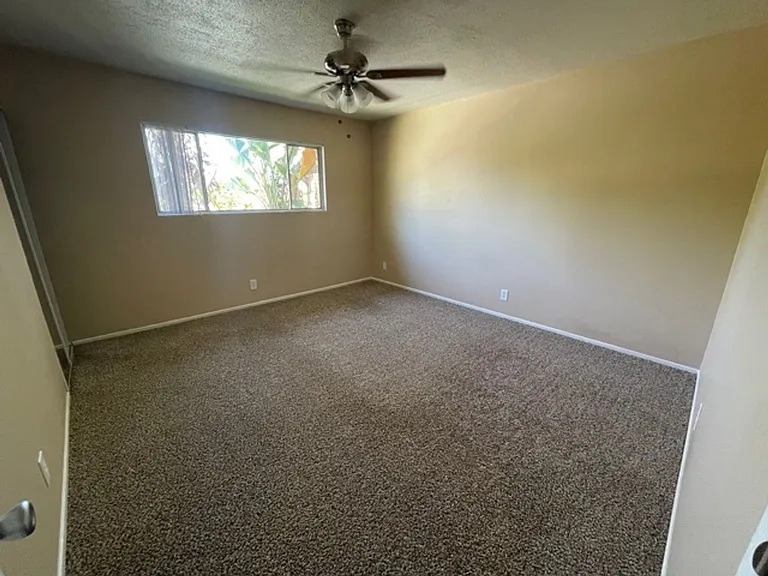 587 Silverwood Ave — Photo 9