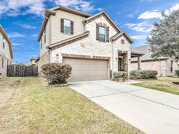 3rd image of 11015 Avery Oaks Ln