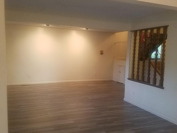 2nd image of 106 Lakeside Ct
